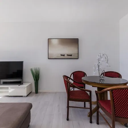 Seafront Apartments Karlo Kastela Exterior photo