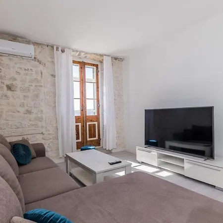 Seafront Apartments Karlo Kastela Exterior photo