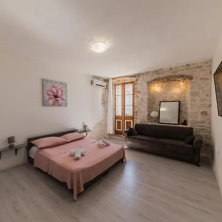 Seafront Apartments Karlo Kastela Exterior photo