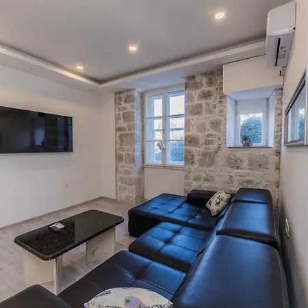 Seafront Apartments Karlo Kastela Exterior photo