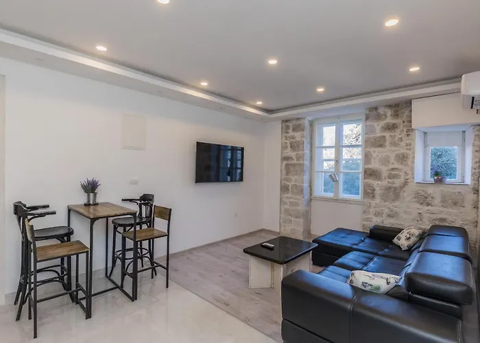 Seafront Apartments Karlo
