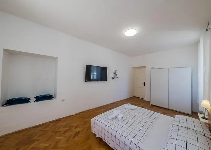 Seafront Apartments Karlo