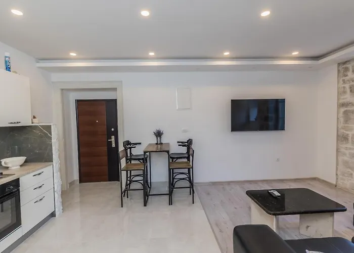 Seafront Apartments Karlo