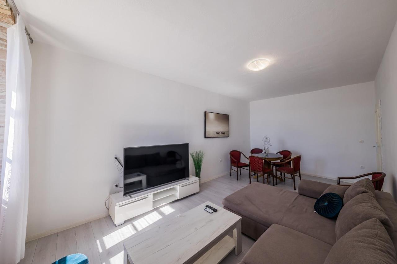 Seafront Karlo Apartment Kastela