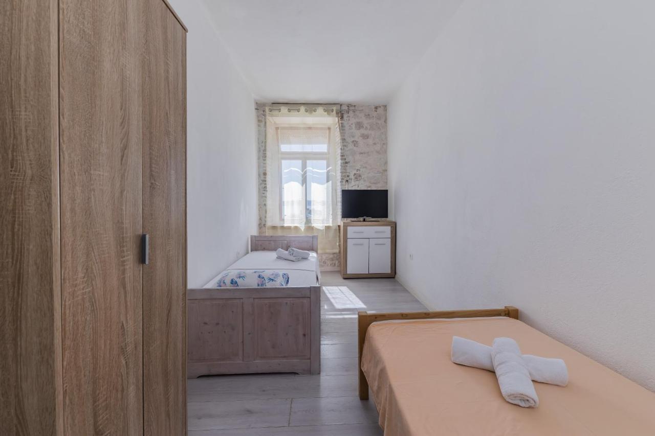 Seafront Karlo Apartment Kastela