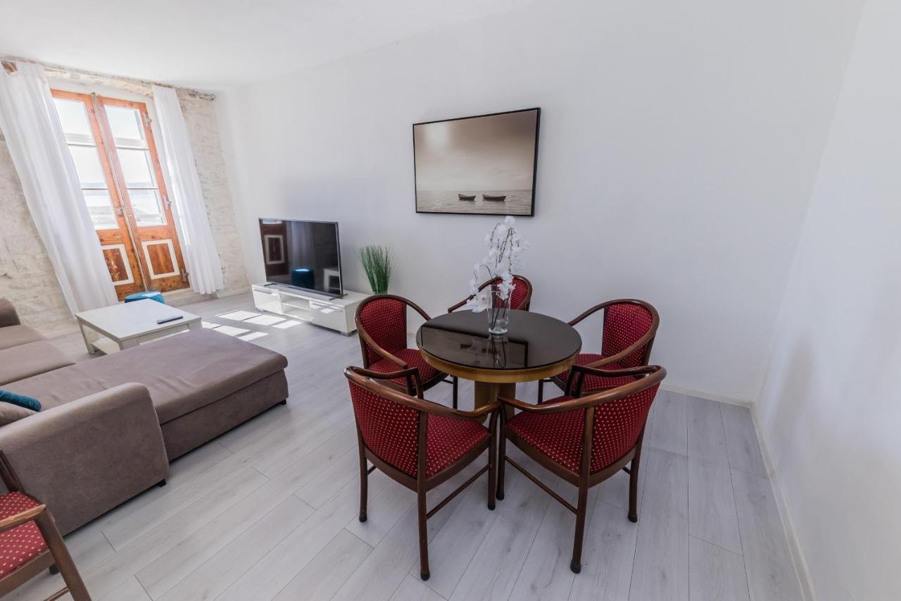 Seafront Karlo Apartment