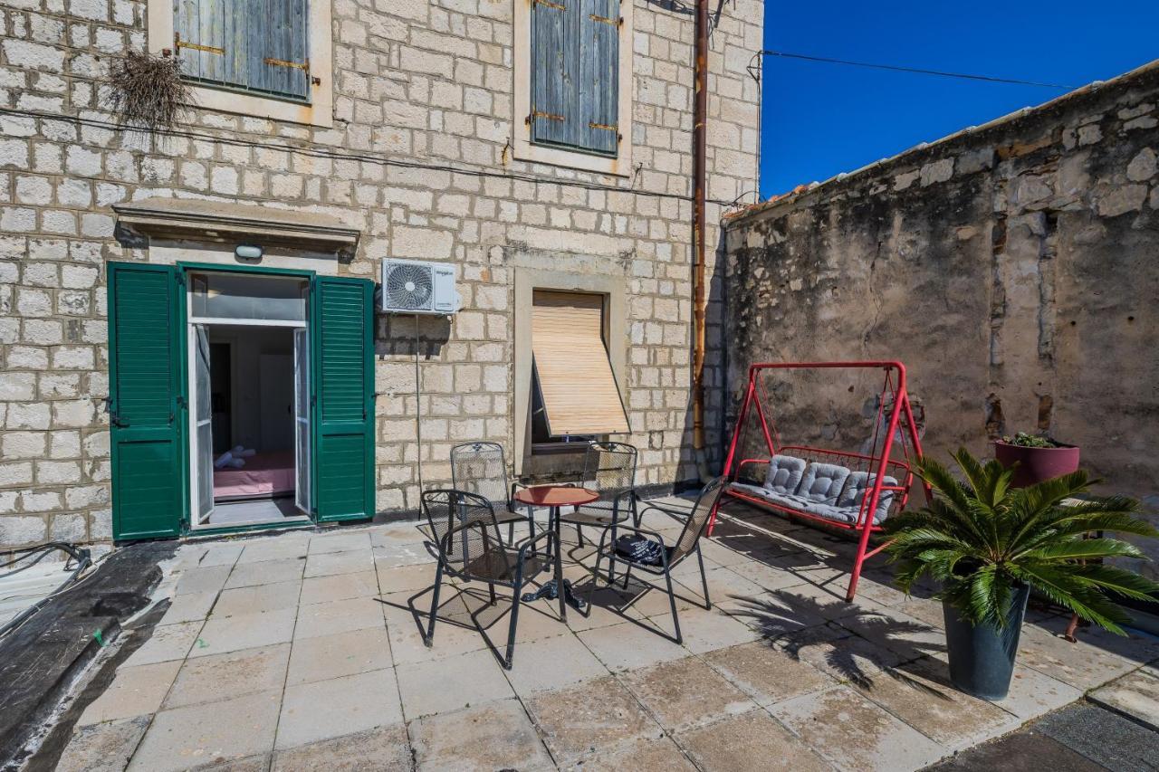 Apartment Seafront Karlo *