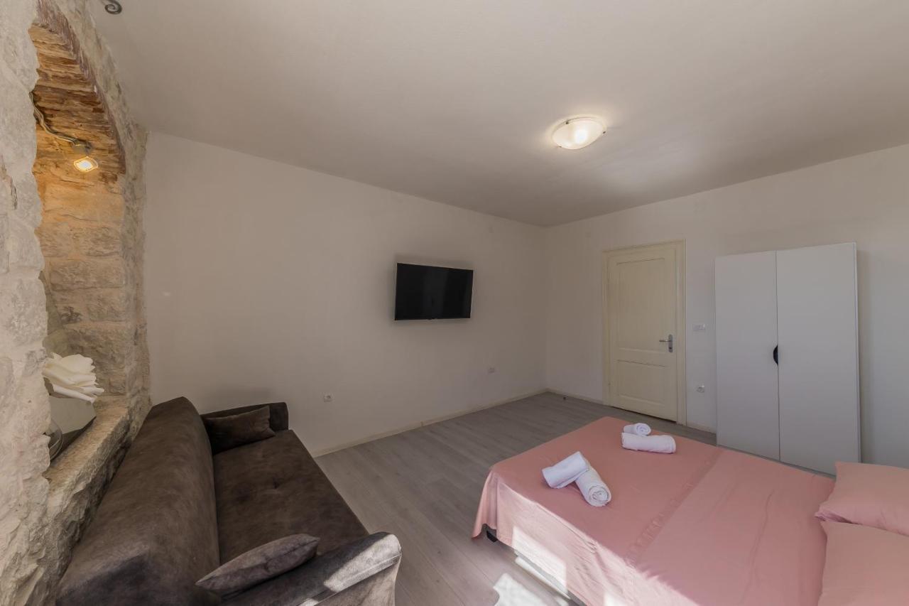 Seafront Karlo Apartment *
