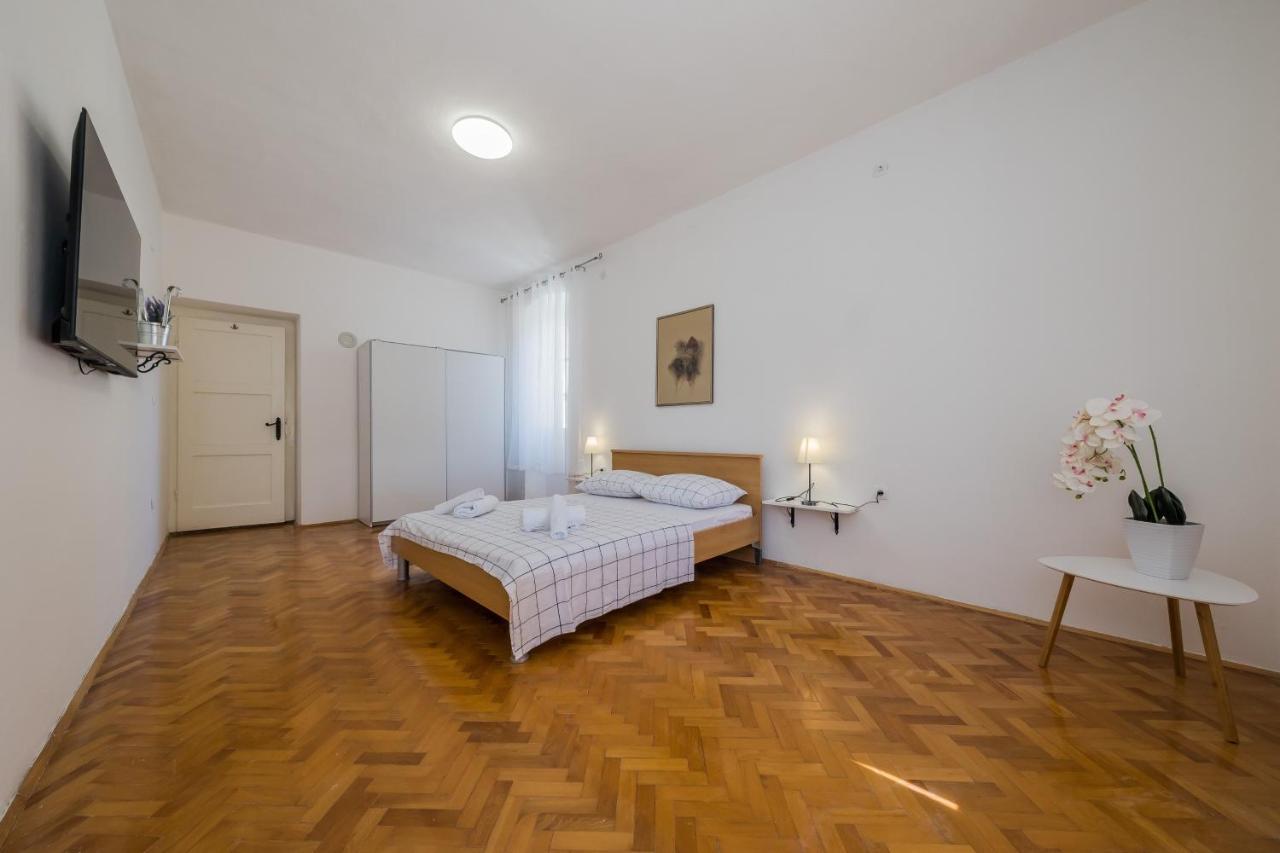 Seafront Karlo Apartment