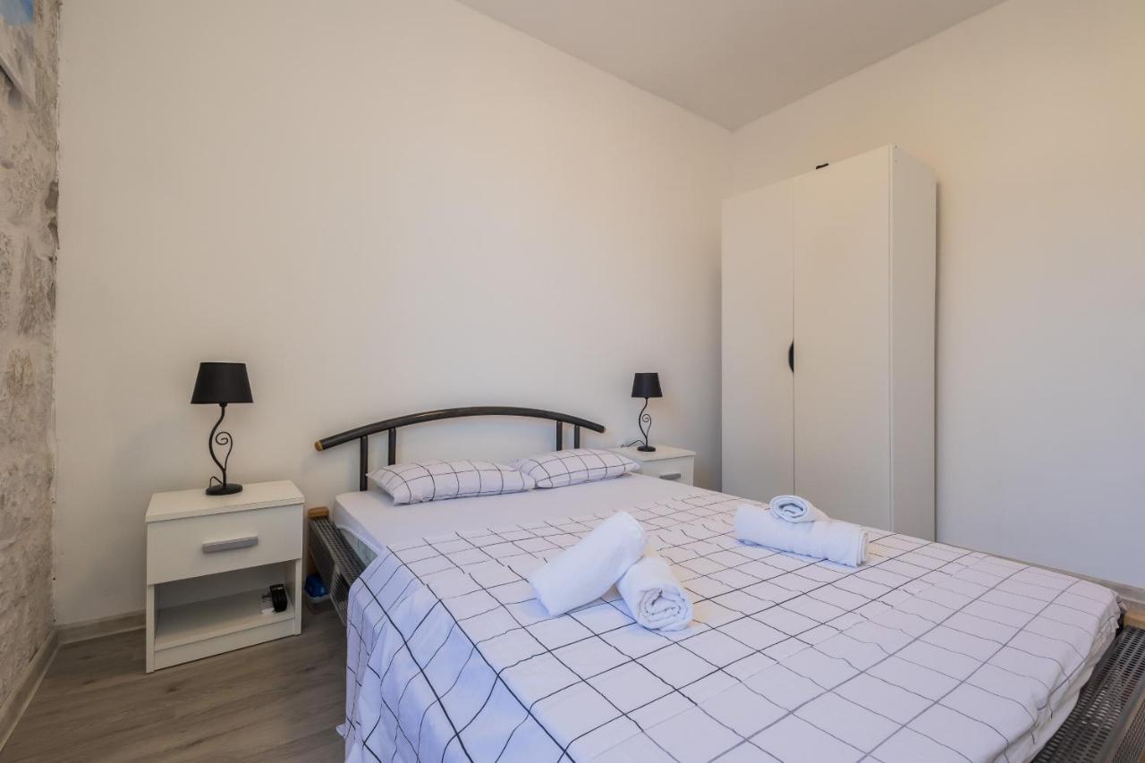 Apartment Seafront Karlo *